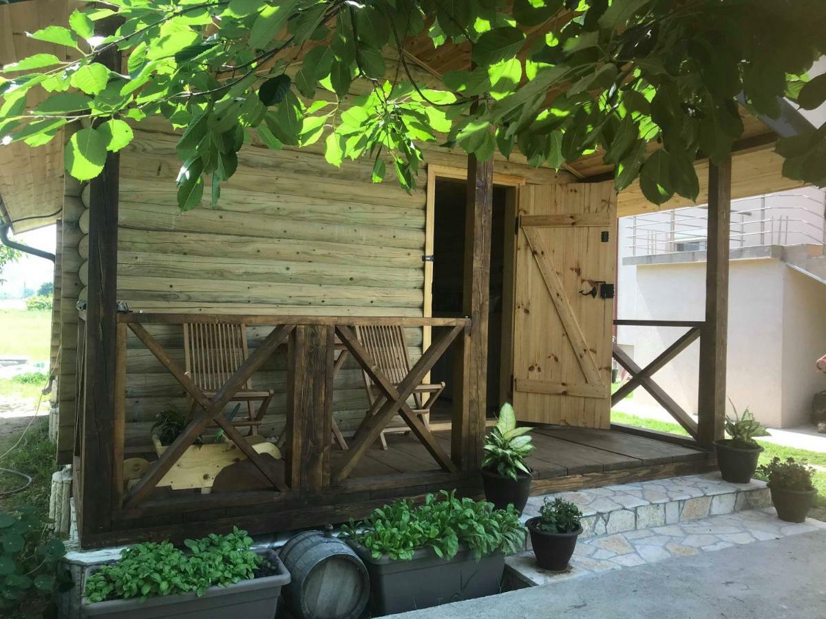 Eko Apartmani Krackovic Golubovci Εξωτερικό φωτογραφία