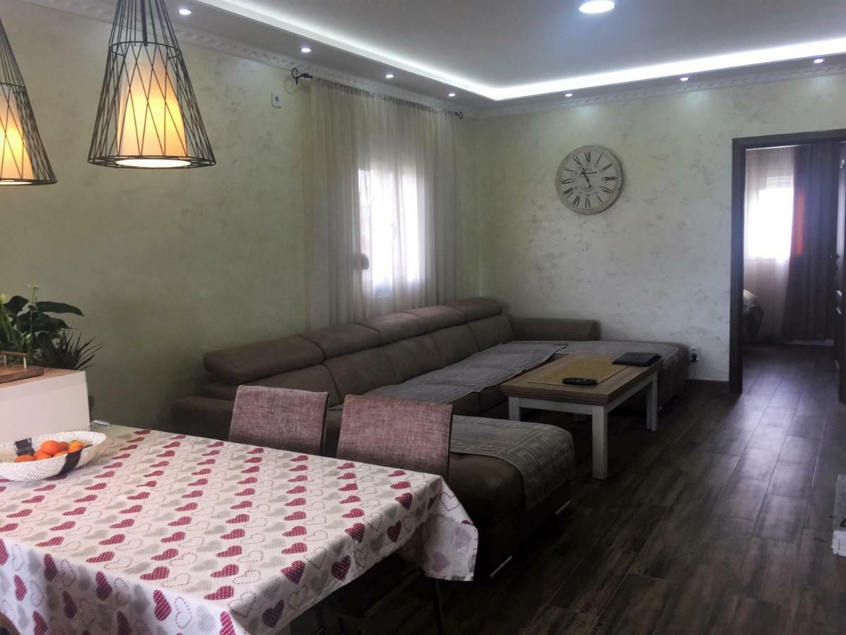 Eko Apartmani Krackovic Golubovci Εξωτερικό φωτογραφία