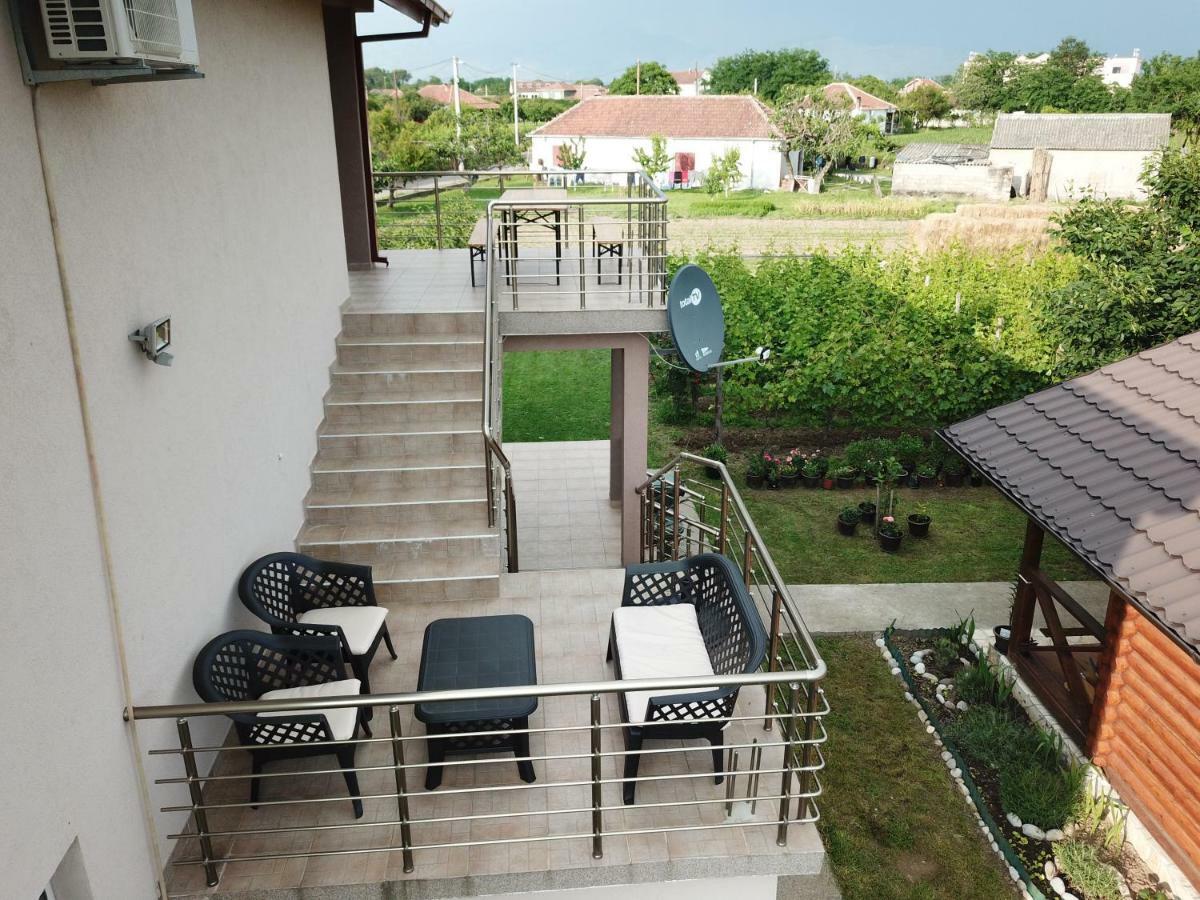 Eko Apartmani Krackovic Golubovci Εξωτερικό φωτογραφία