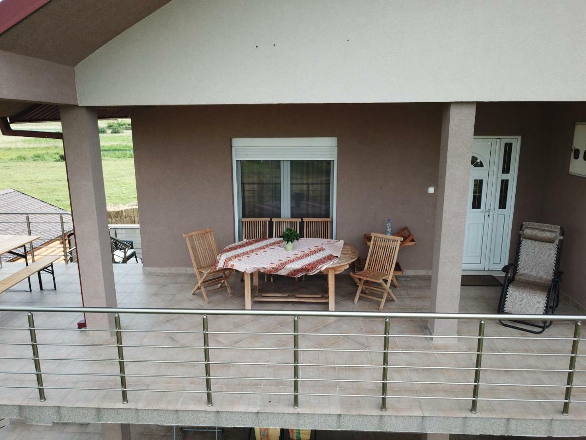 Eko Apartmani Krackovic Golubovci Εξωτερικό φωτογραφία