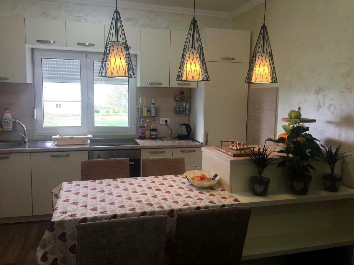Eko Apartmani Krackovic Golubovci Εξωτερικό φωτογραφία