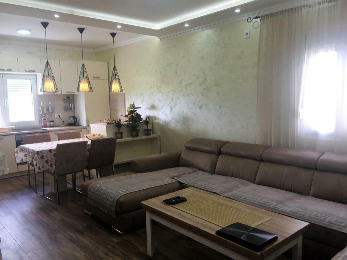 Eko Apartmani Krackovic Golubovci Εξωτερικό φωτογραφία